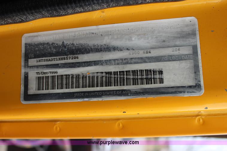 image for item J4563 1999 International 4900 dump truck