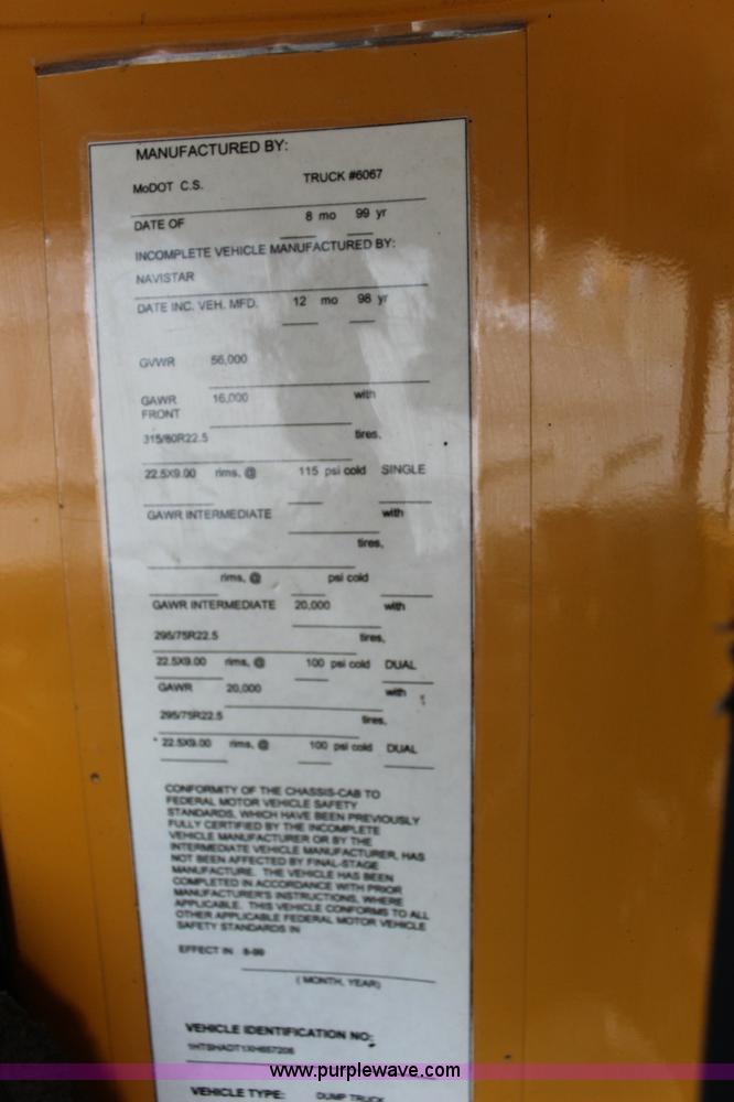 image for item J4563 1999 International 4900 dump truck