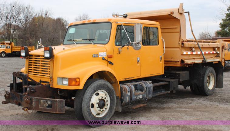 image for item J4564 2002 International 4900 Crew Cab dump truck