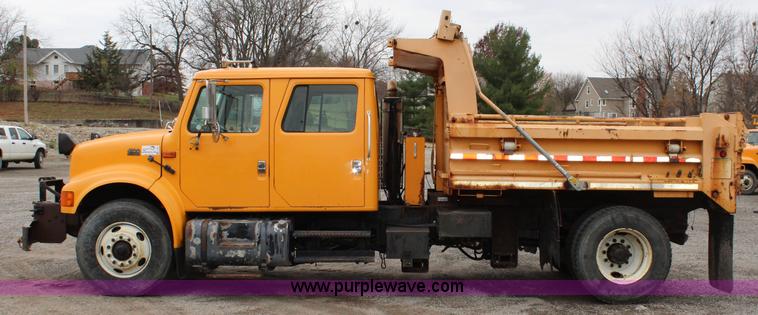 image for item J4564 2002 International 4900 Crew Cab dump truck