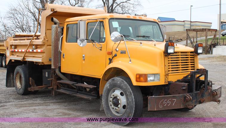image for item J4564 2002 International 4900 Crew Cab dump truck