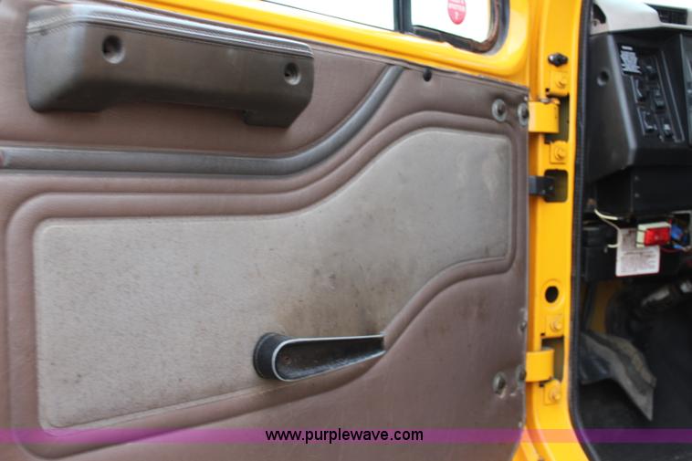 image for item J4564 2002 International 4900 Crew Cab dump truck