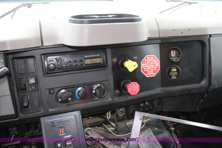 image for item J4564 2002 International 4900 Crew Cab dump truck