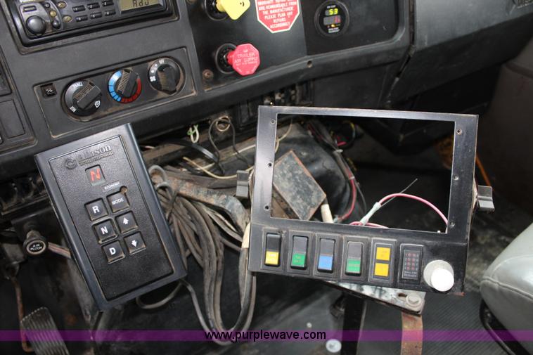 image for item J4564 2002 International 4900 Crew Cab dump truck