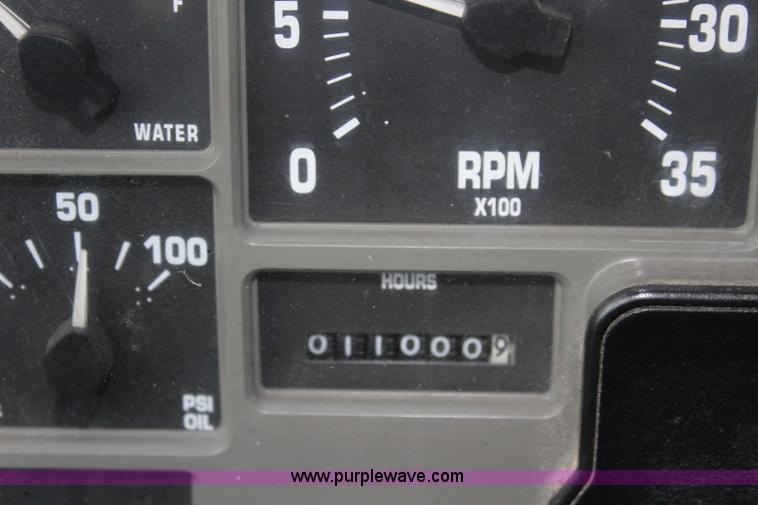 image for item J4564 2002 International 4900 Crew Cab dump truck