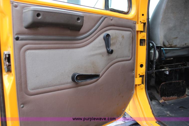 image for item J4564 2002 International 4900 Crew Cab dump truck