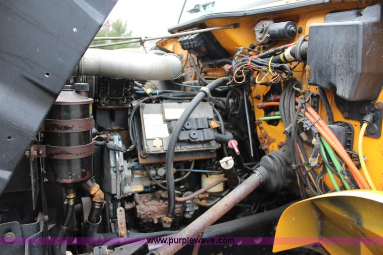 image for item J4564 2002 International 4900 Crew Cab dump truck