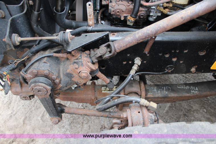 image for item J4564 2002 International 4900 Crew Cab dump truck