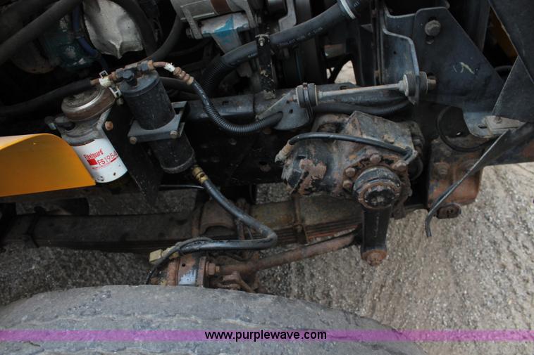 image for item J4564 2002 International 4900 Crew Cab dump truck