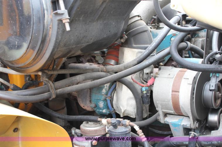 image for item J4564 2002 International 4900 Crew Cab dump truck