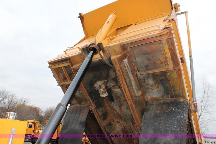 image for item J4564 2002 International 4900 Crew Cab dump truck