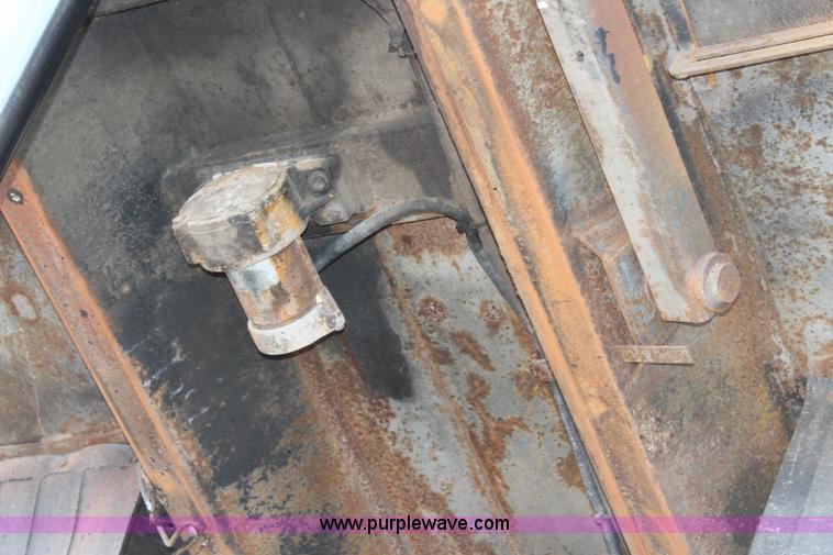 image for item J4564 2002 International 4900 Crew Cab dump truck