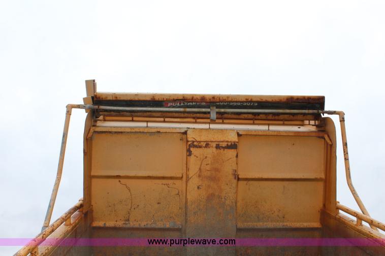 image for item J4564 2002 International 4900 Crew Cab dump truck