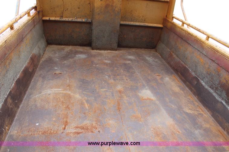 image for item J4564 2002 International 4900 Crew Cab dump truck