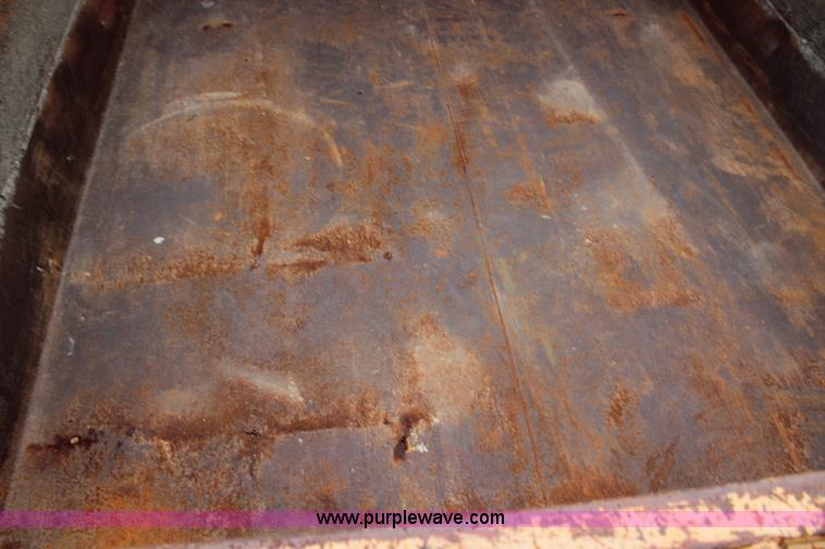 image for item J4564 2002 International 4900 Crew Cab dump truck