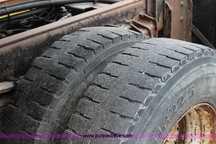 image for item J4564 2002 International 4900 Crew Cab dump truck