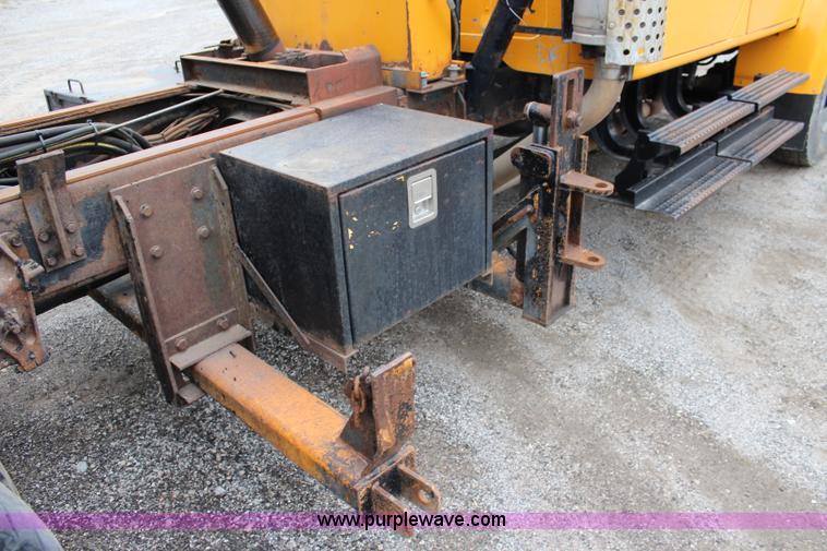 image for item J4564 2002 International 4900 Crew Cab dump truck