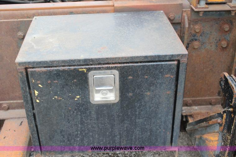 image for item J4564 2002 International 4900 Crew Cab dump truck