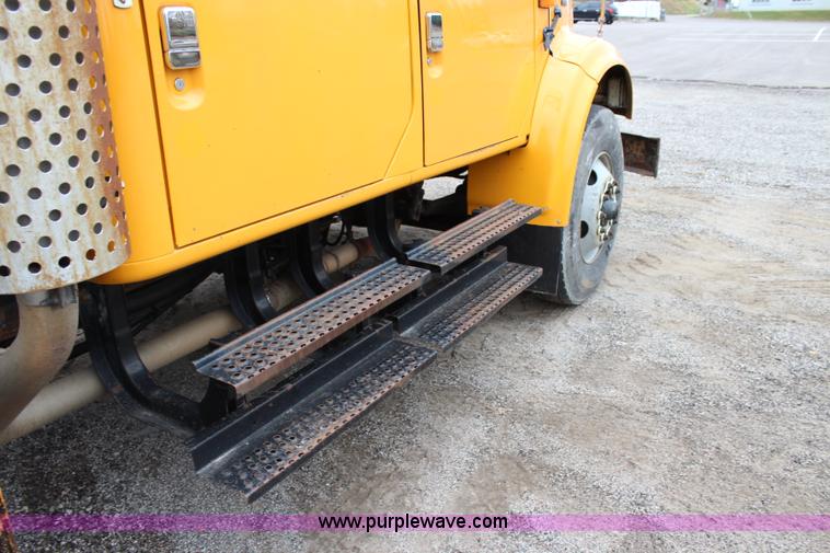 image for item J4564 2002 International 4900 Crew Cab dump truck