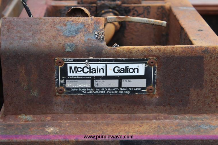 image for item J4564 2002 International 4900 Crew Cab dump truck