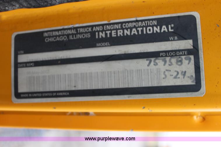 image for item J4564 2002 International 4900 Crew Cab dump truck