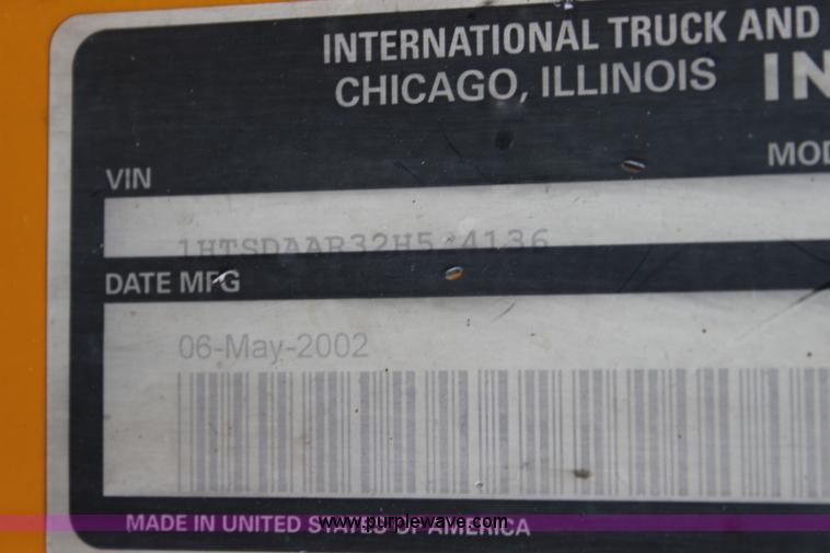 image for item J4564 2002 International 4900 Crew Cab dump truck