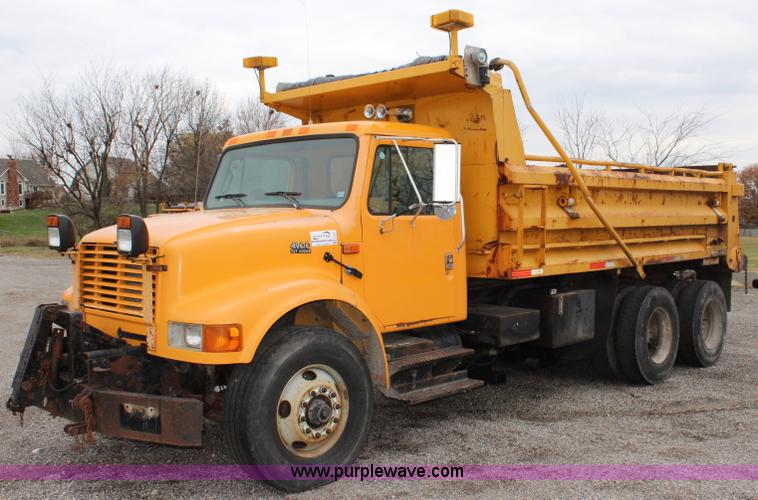 image for item J4566 2001 International F-4900 dump truck