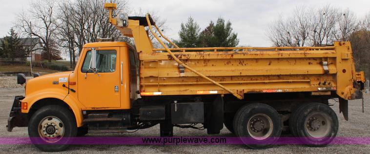 image for item J4566 2001 International F-4900 dump truck