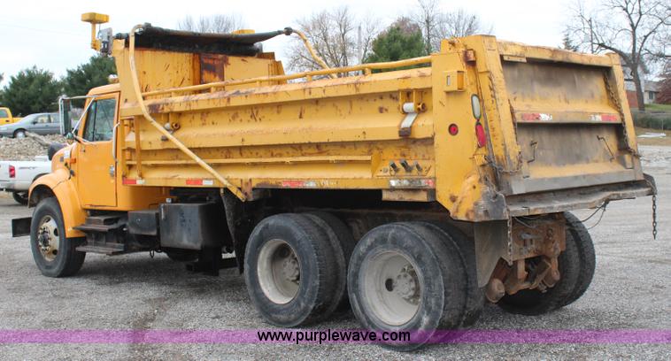 image for item J4566 2001 International F-4900 dump truck