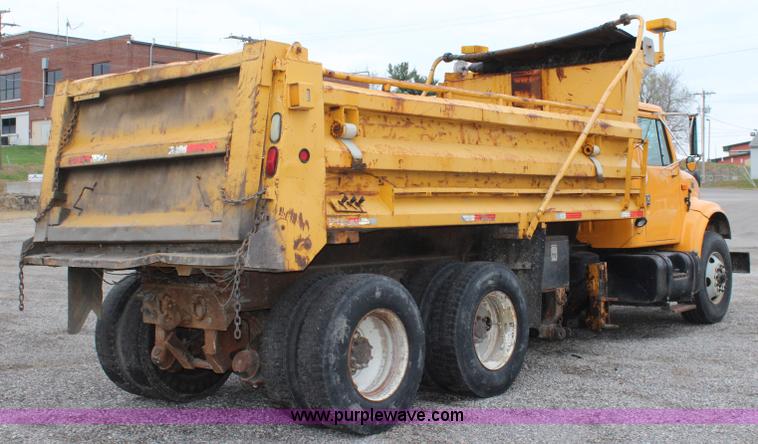 image for item J4566 2001 International F-4900 dump truck