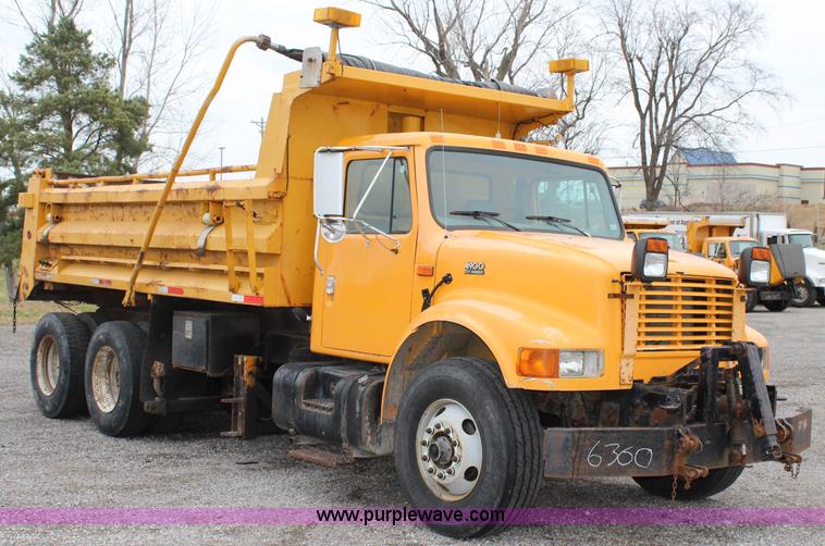 image for item J4566 2001 International F-4900 dump truck