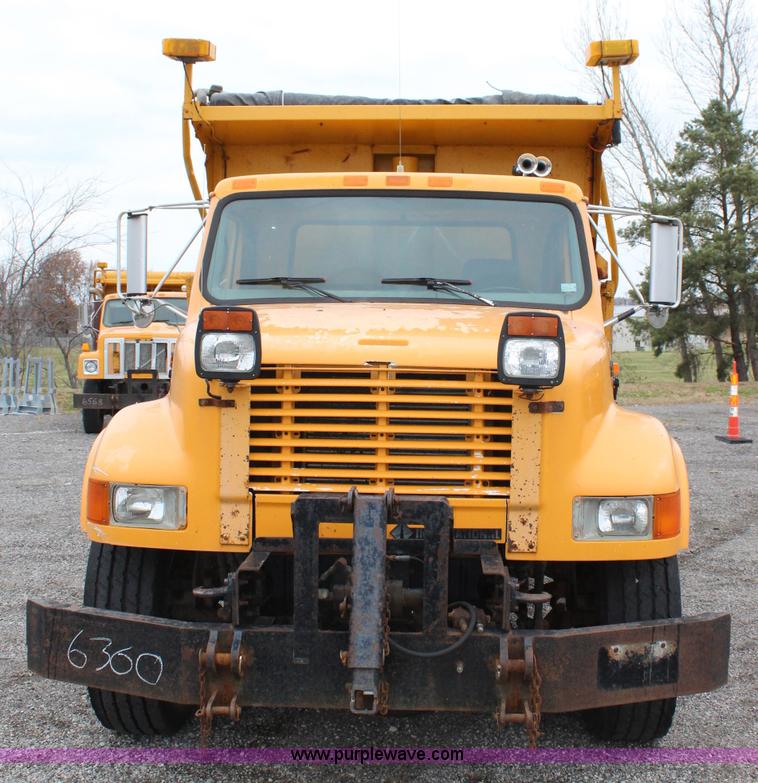 image for item J4566 2001 International F-4900 dump truck