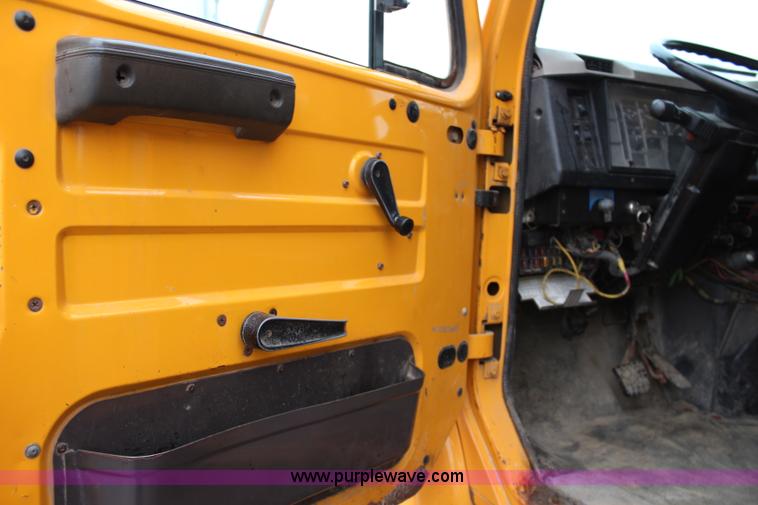 image for item J4566 2001 International F-4900 dump truck