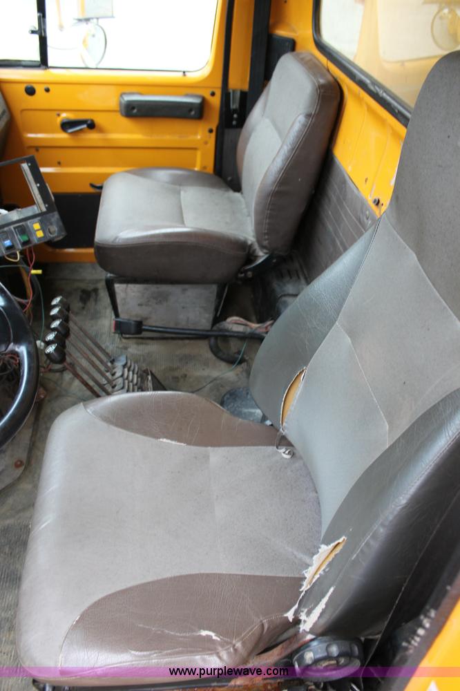 image for item J4566 2001 International F-4900 dump truck