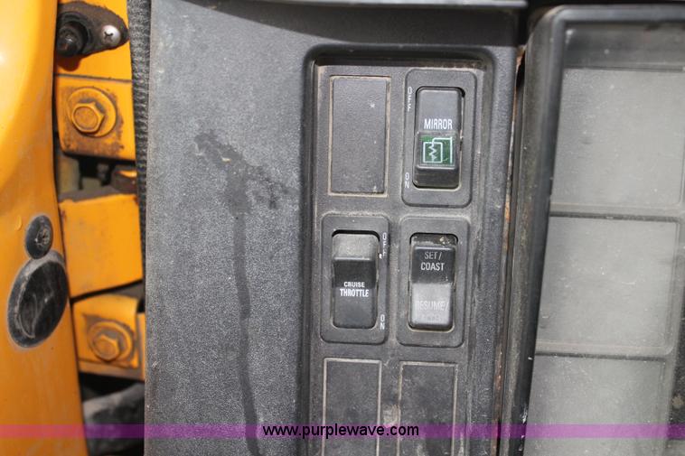 image for item J4566 2001 International F-4900 dump truck