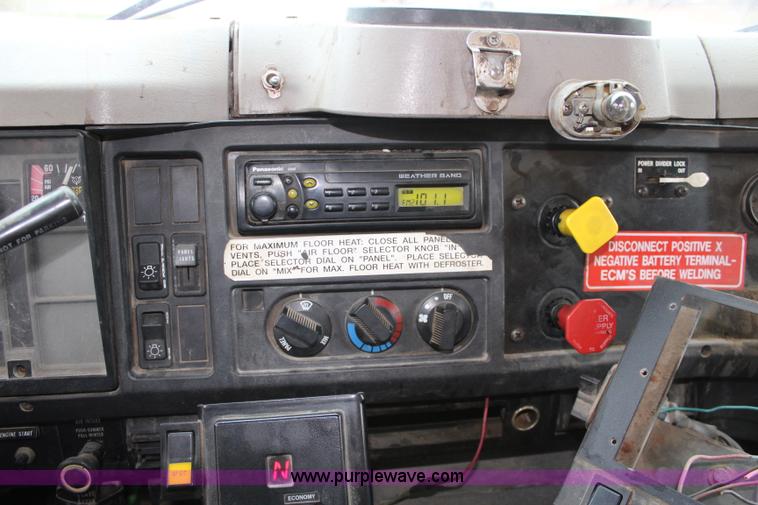 image for item J4566 2001 International F-4900 dump truck