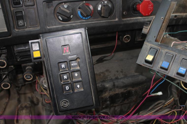 image for item J4566 2001 International F-4900 dump truck