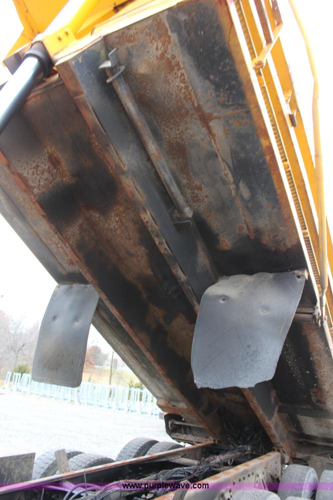 image for item J4566 2001 International F-4900 dump truck