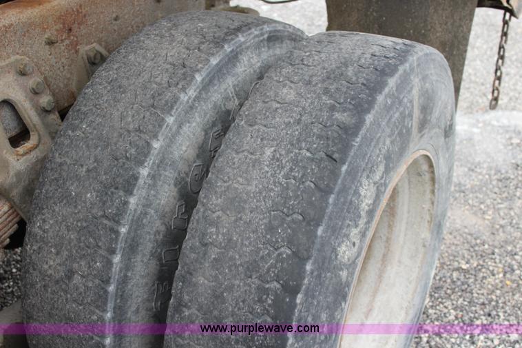 image for item J4566 2001 International F-4900 dump truck