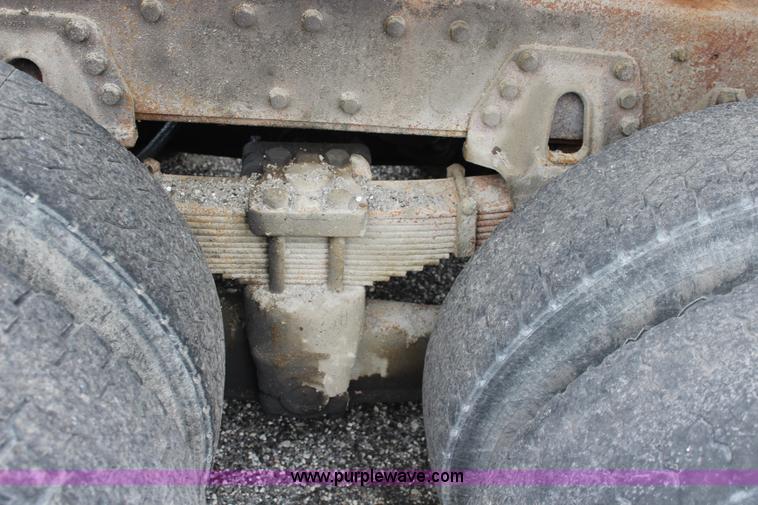 image for item J4566 2001 International F-4900 dump truck