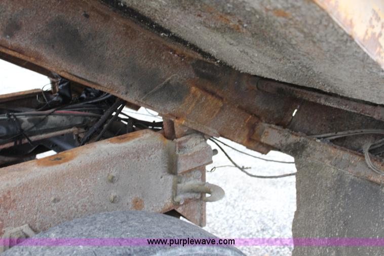 image for item J4566 2001 International F-4900 dump truck