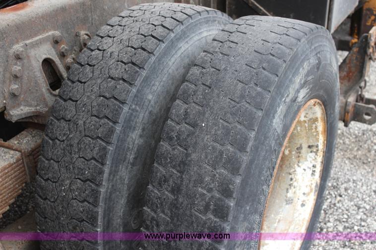 image for item J4566 2001 International F-4900 dump truck