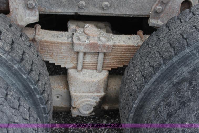 image for item J4566 2001 International F-4900 dump truck