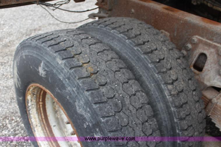 image for item J4566 2001 International F-4900 dump truck