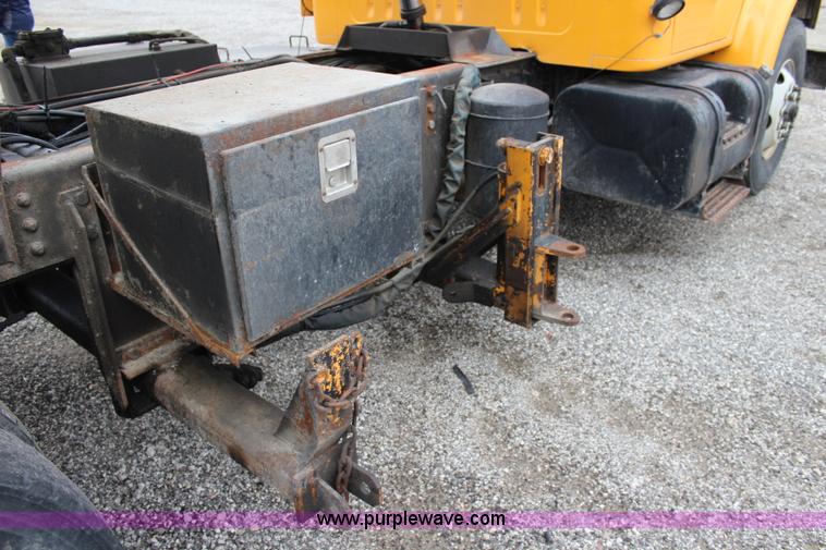 image for item J4566 2001 International F-4900 dump truck