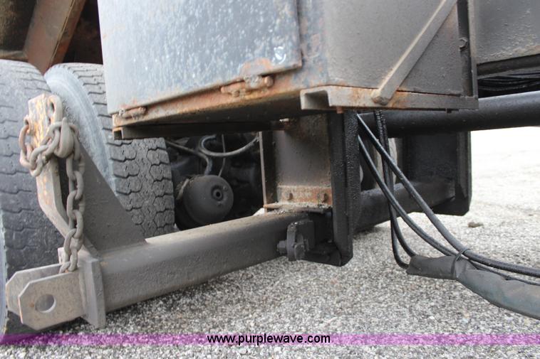 image for item J4566 2001 International F-4900 dump truck