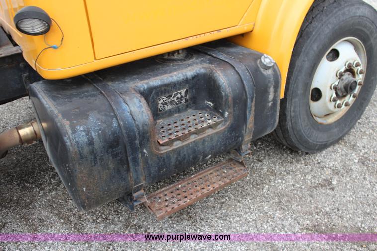 image for item J4566 2001 International F-4900 dump truck