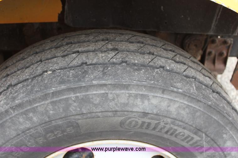 image for item J4566 2001 International F-4900 dump truck