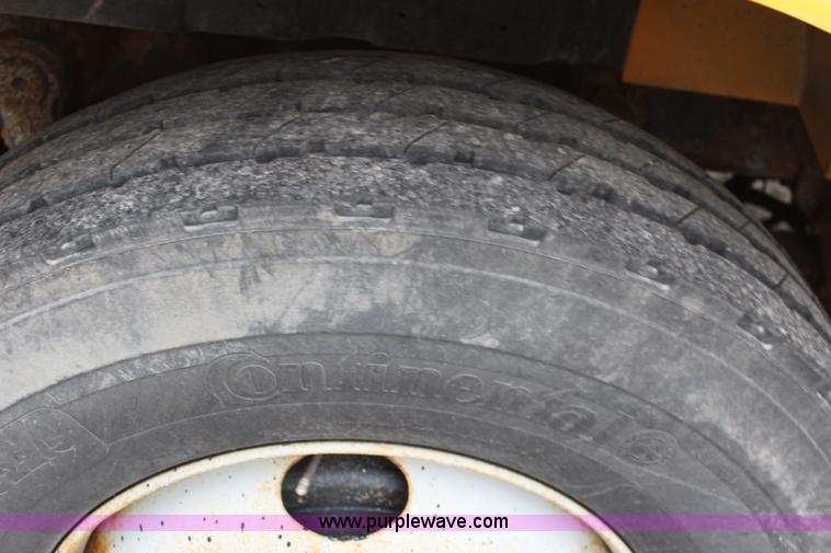 image for item J4566 2001 International F-4900 dump truck