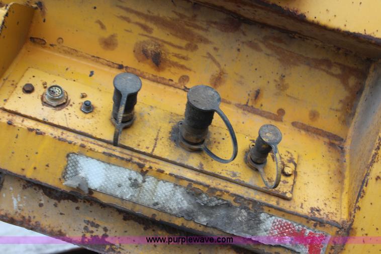 image for item J4566 2001 International F-4900 dump truck